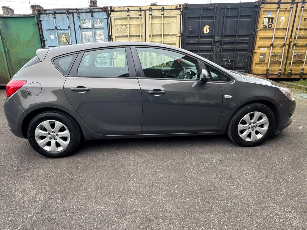 Vauxhall Astra 1.6i Design Euro 6 5dr