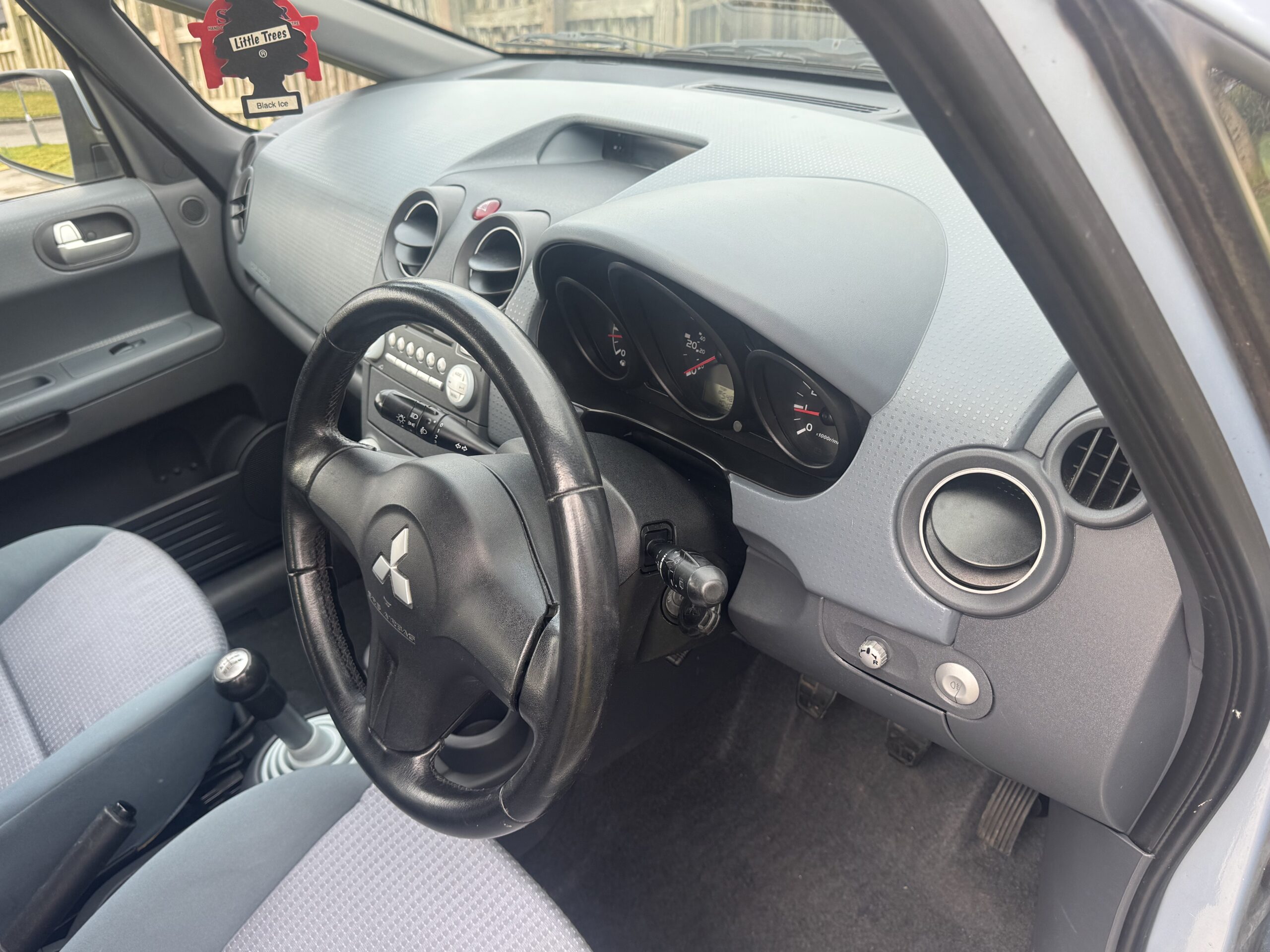 Mitsubishi Colt 1.1 Equippe 5dr PK54KKO  2004 (54)  104,651 miles Petrol Manual Blue Car ULEZ