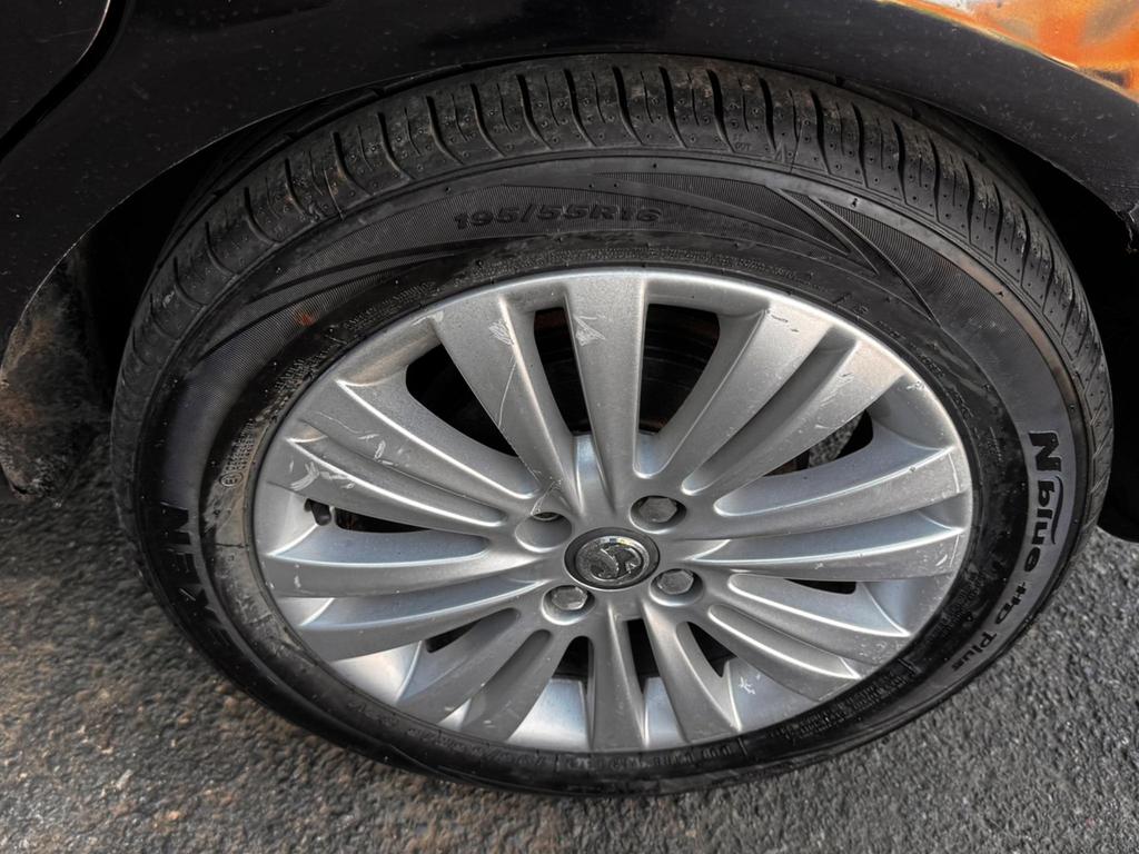 Vauxhall Corsa 1.2 16V Excite Euro 5 5dr (A/C) /2 owners Car ULEZ