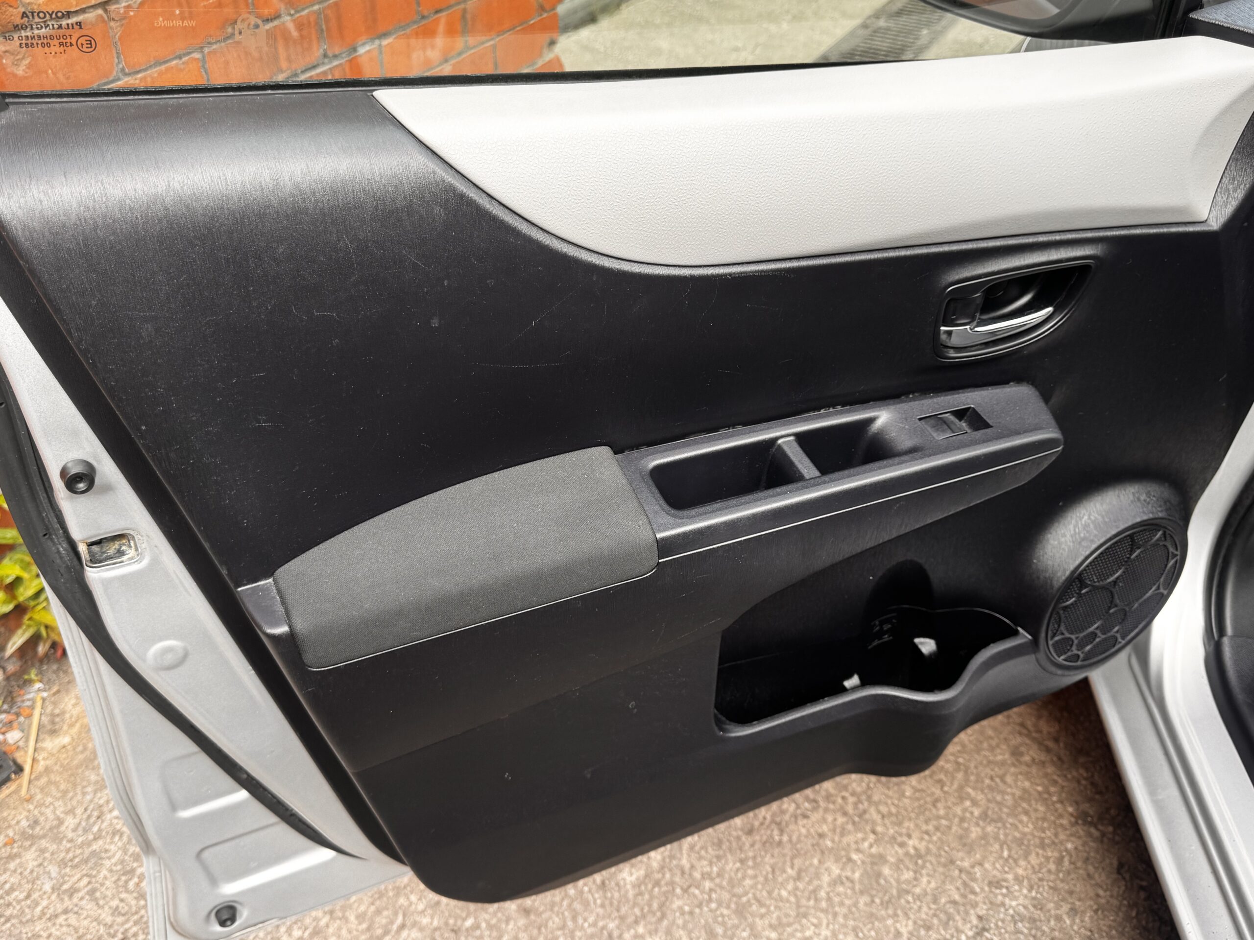 OV61HWN,Toyota Yaris 1.33 Dual VVT-i T Spirit Euro 5 5dr,2 owners Car ULEZ,