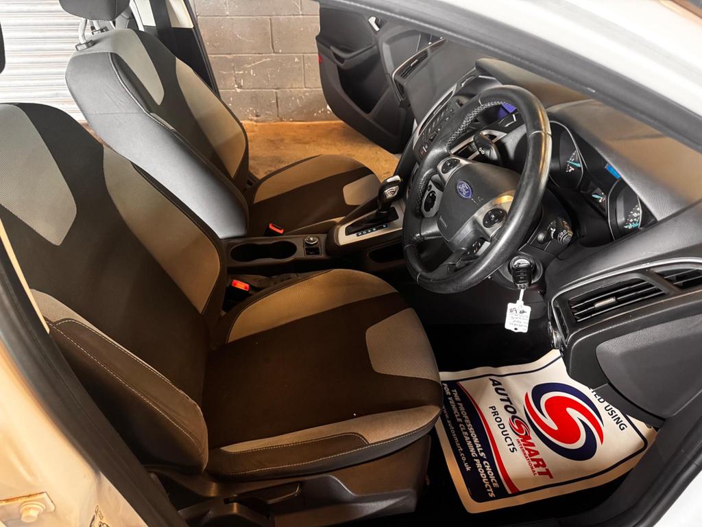 Ford Focus 1.6 Zetec Powershift Euro 5 5dr