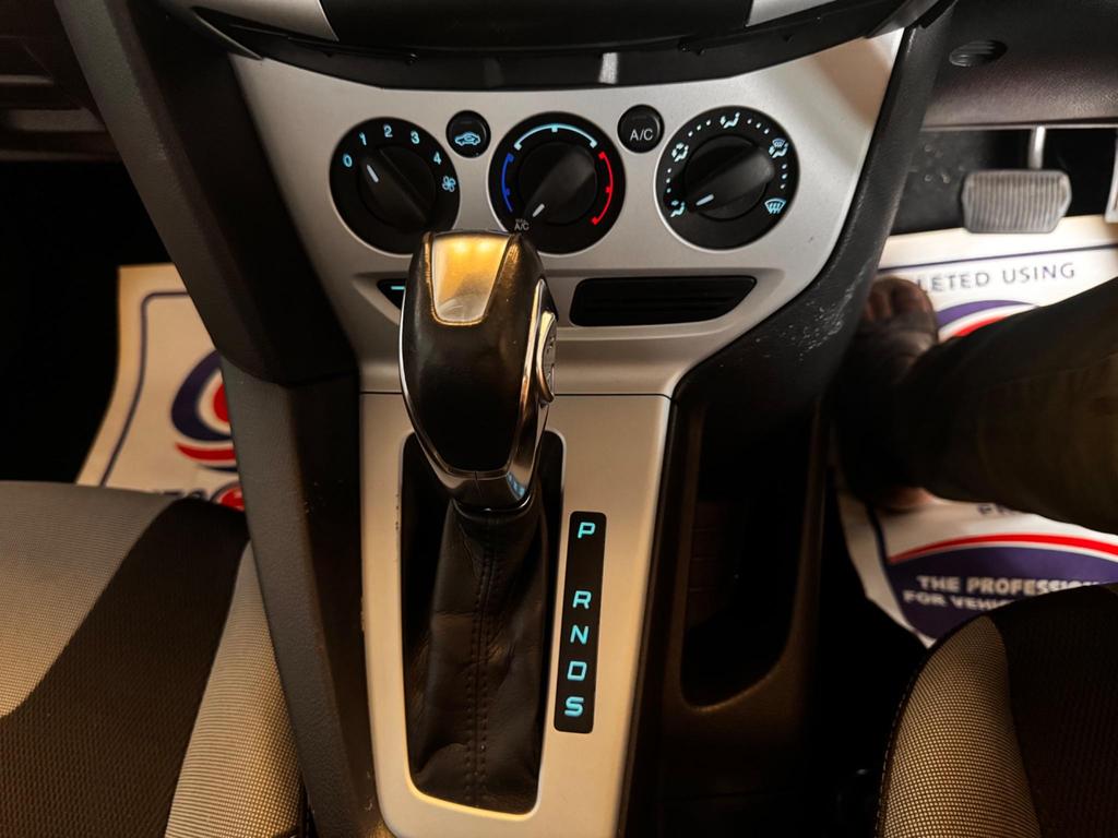 Ford Focus 1.6 Zetec Powershift Euro 5 5dr