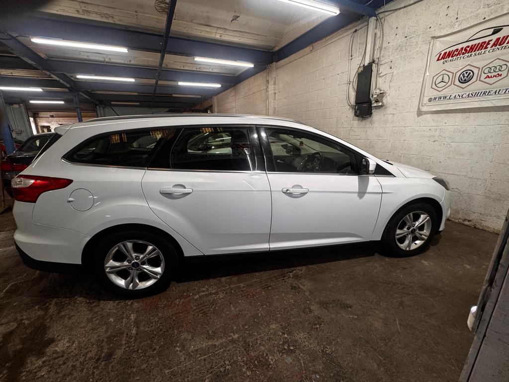 Ford Focus 1.6 Zetec Powershift Euro 5 5dr