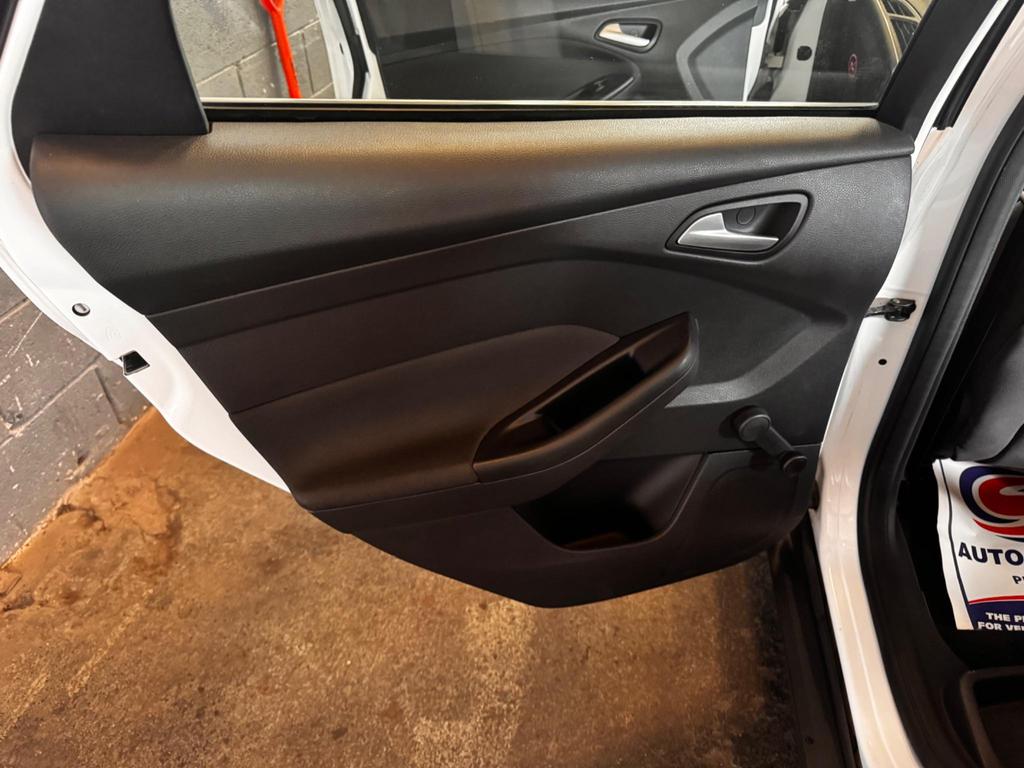 Ford Focus 1.6 Zetec Powershift Euro 5 5dr