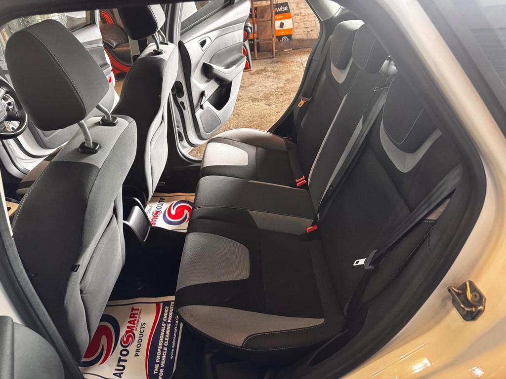 Ford Focus 1.6 Zetec Powershift Euro 5 5dr