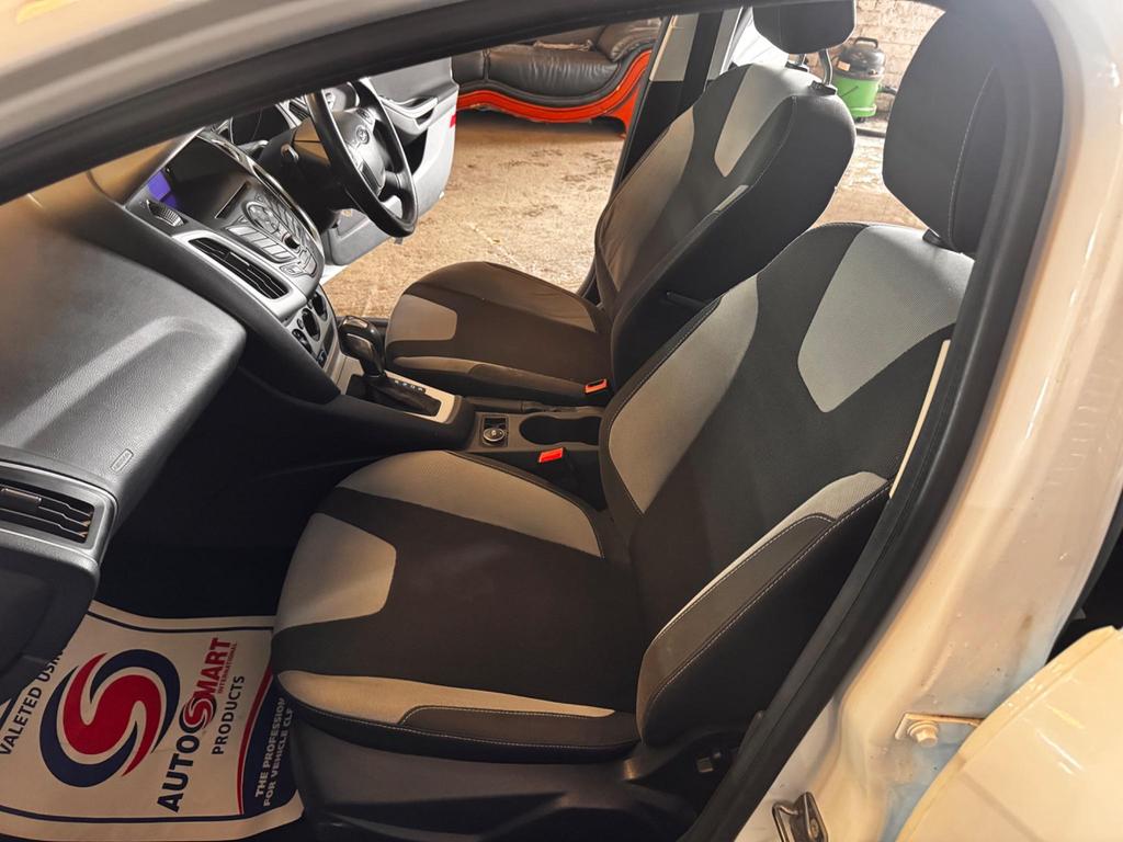 Ford Focus 1.6 Zetec Powershift Euro 5 5dr